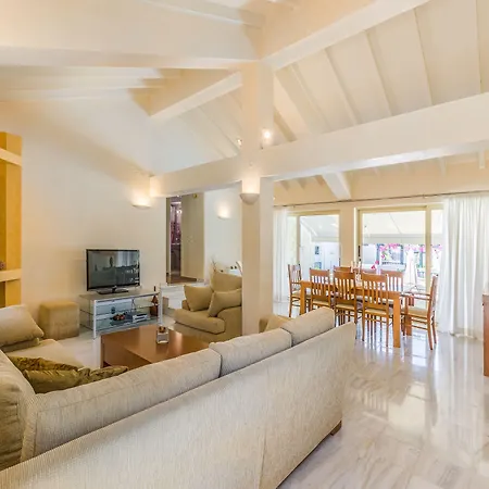 安娜玛丽亚村公寓