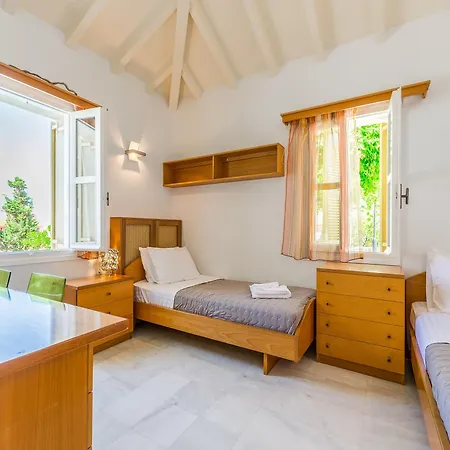 Anna Maria Village Hotell 3*