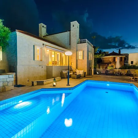 Anna Maria Village Hotell 3*